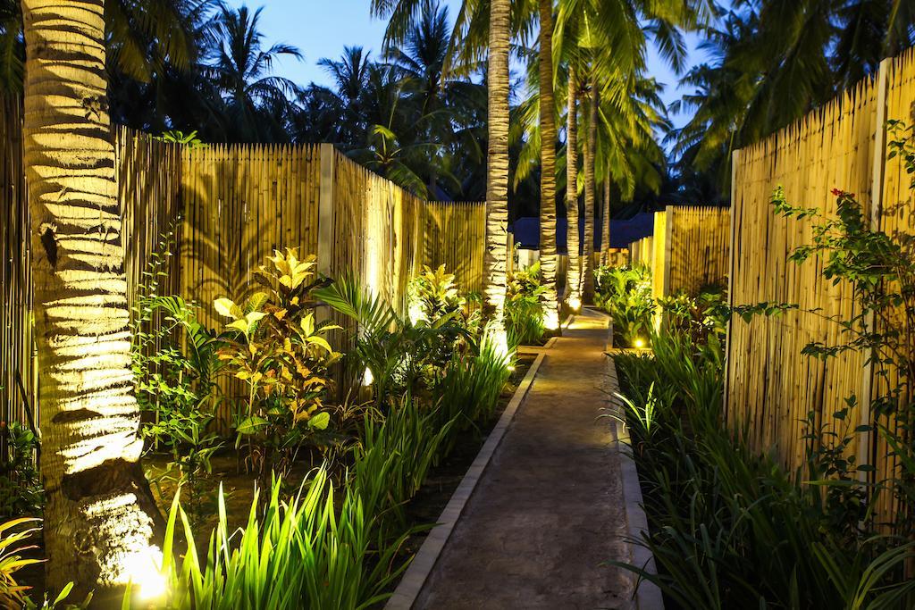 Sunset Palms Resort Gili Trawangan Exterior photo
