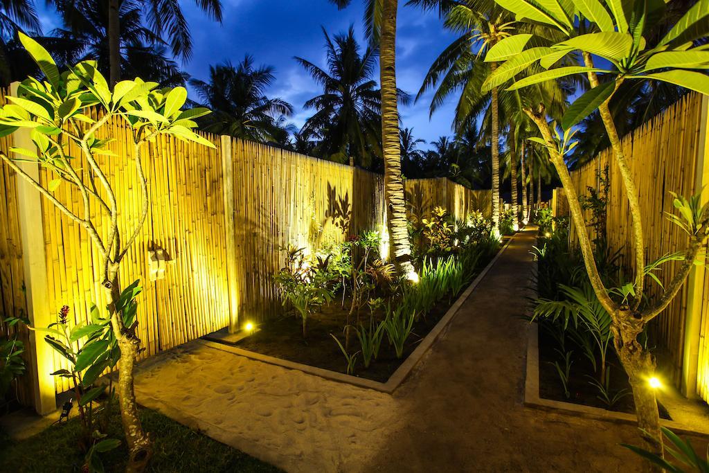 Sunset Palms Resort Gili Trawangan Exterior photo