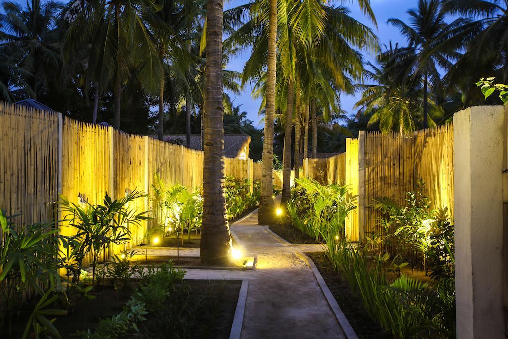 Sunset Palms Resort Gili Trawangan Exterior photo
