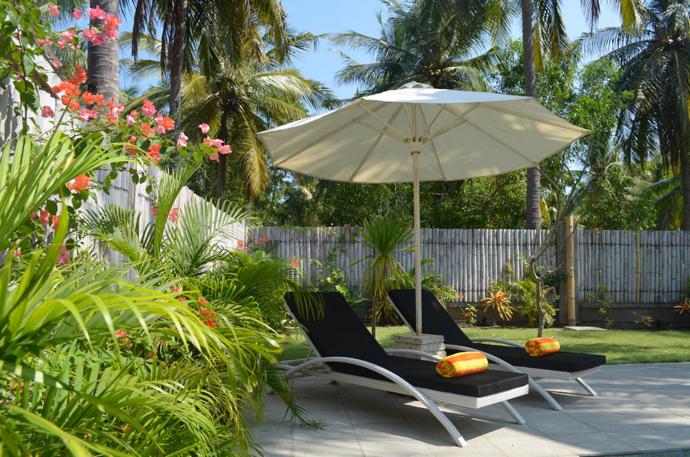 Sunset Palms Resort Gili Trawangan Exterior photo