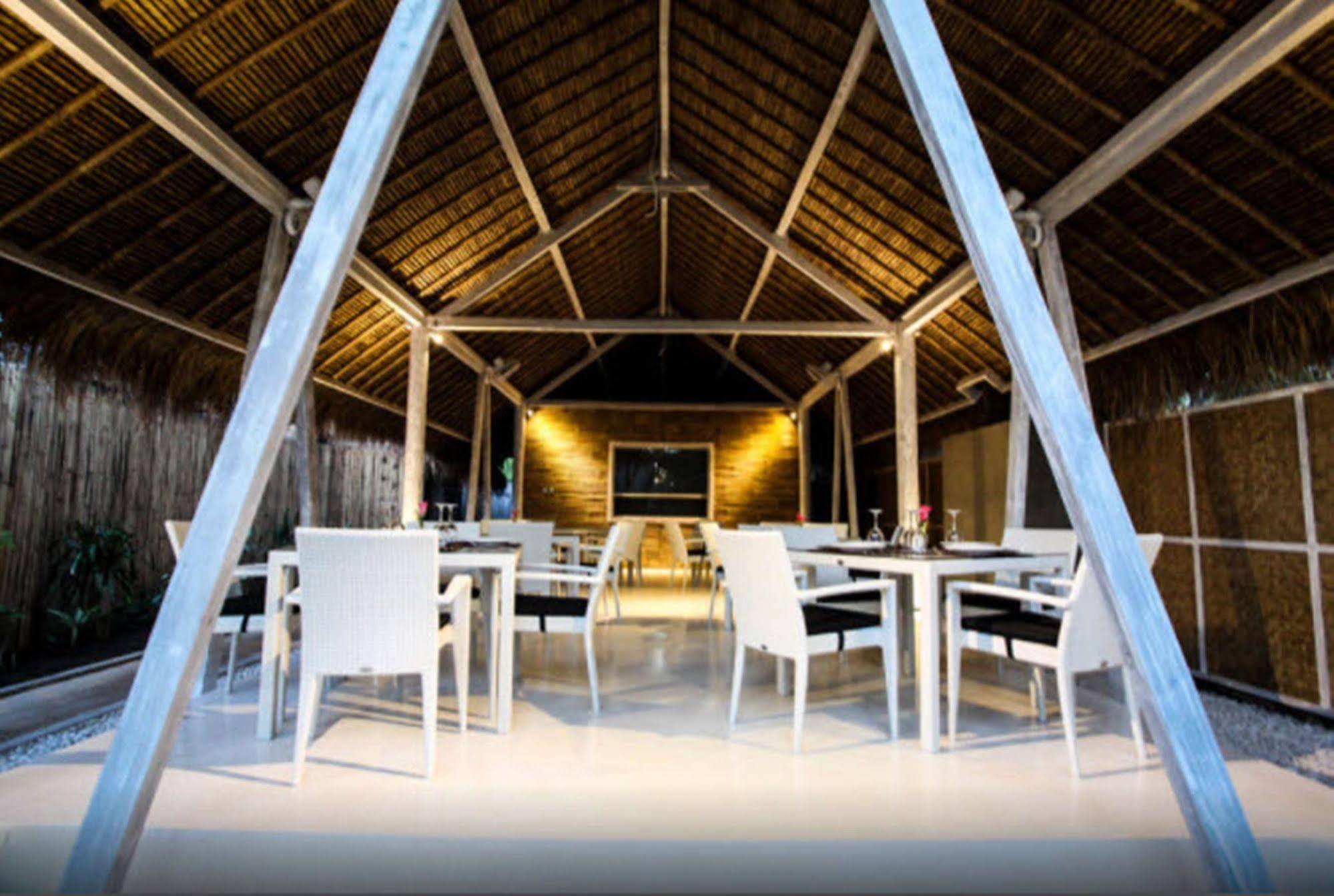 Sunset Palms Resort Gili Trawangan Exterior photo