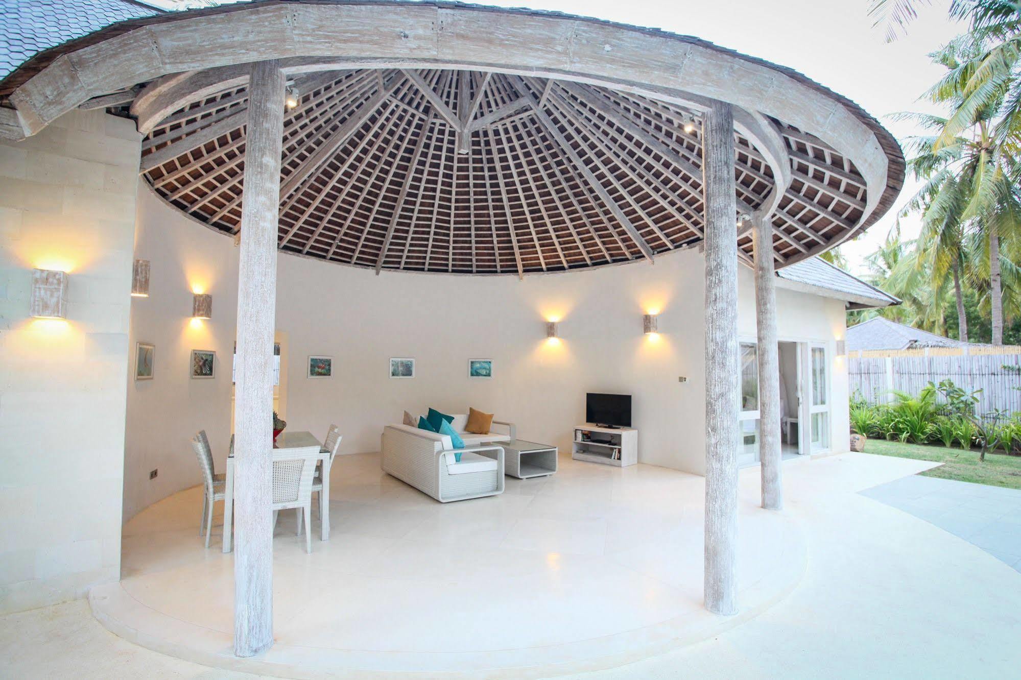 Sunset Palms Resort Gili Trawangan Exterior photo