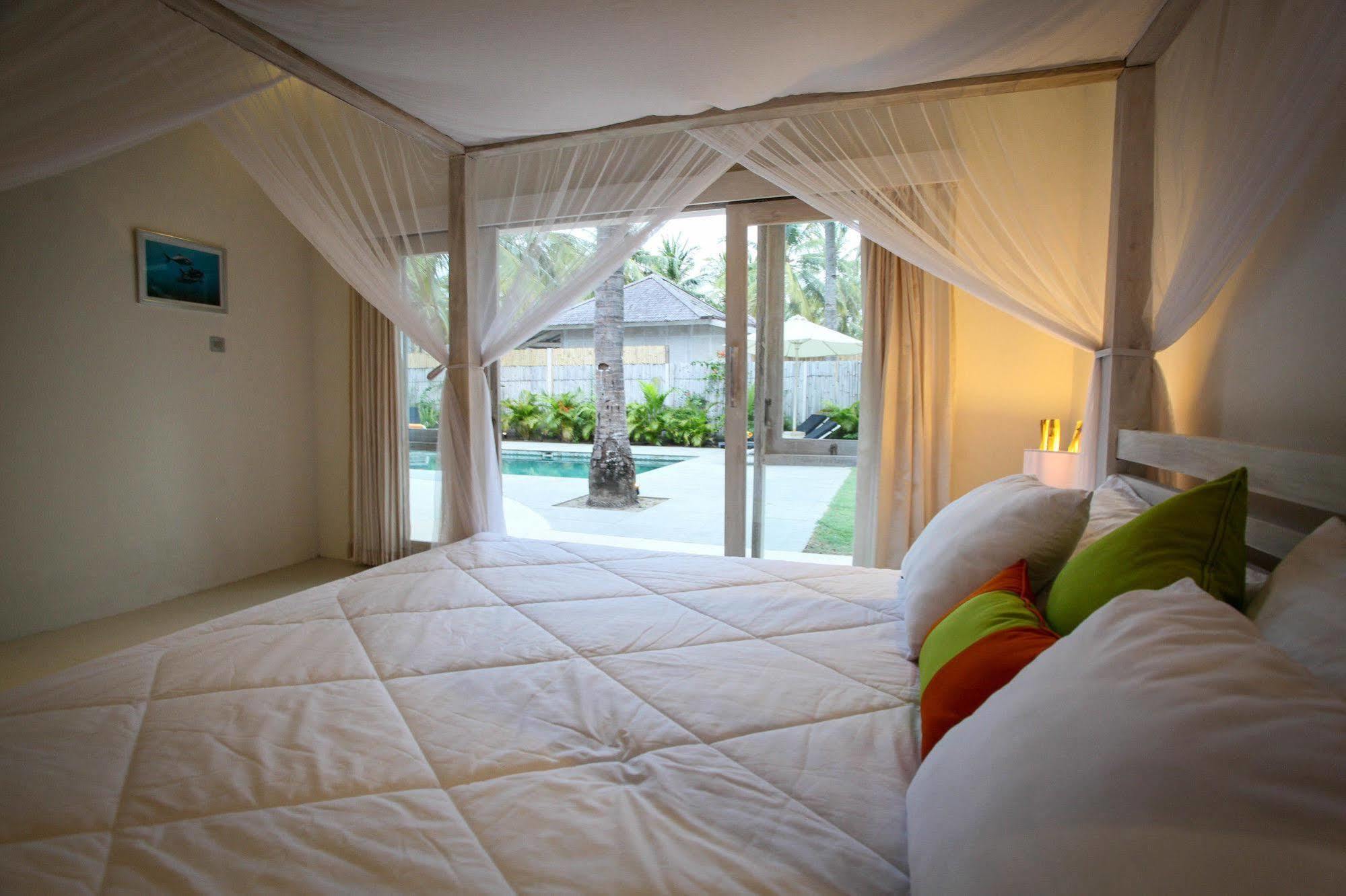 Sunset Palms Resort Gili Trawangan Exterior photo