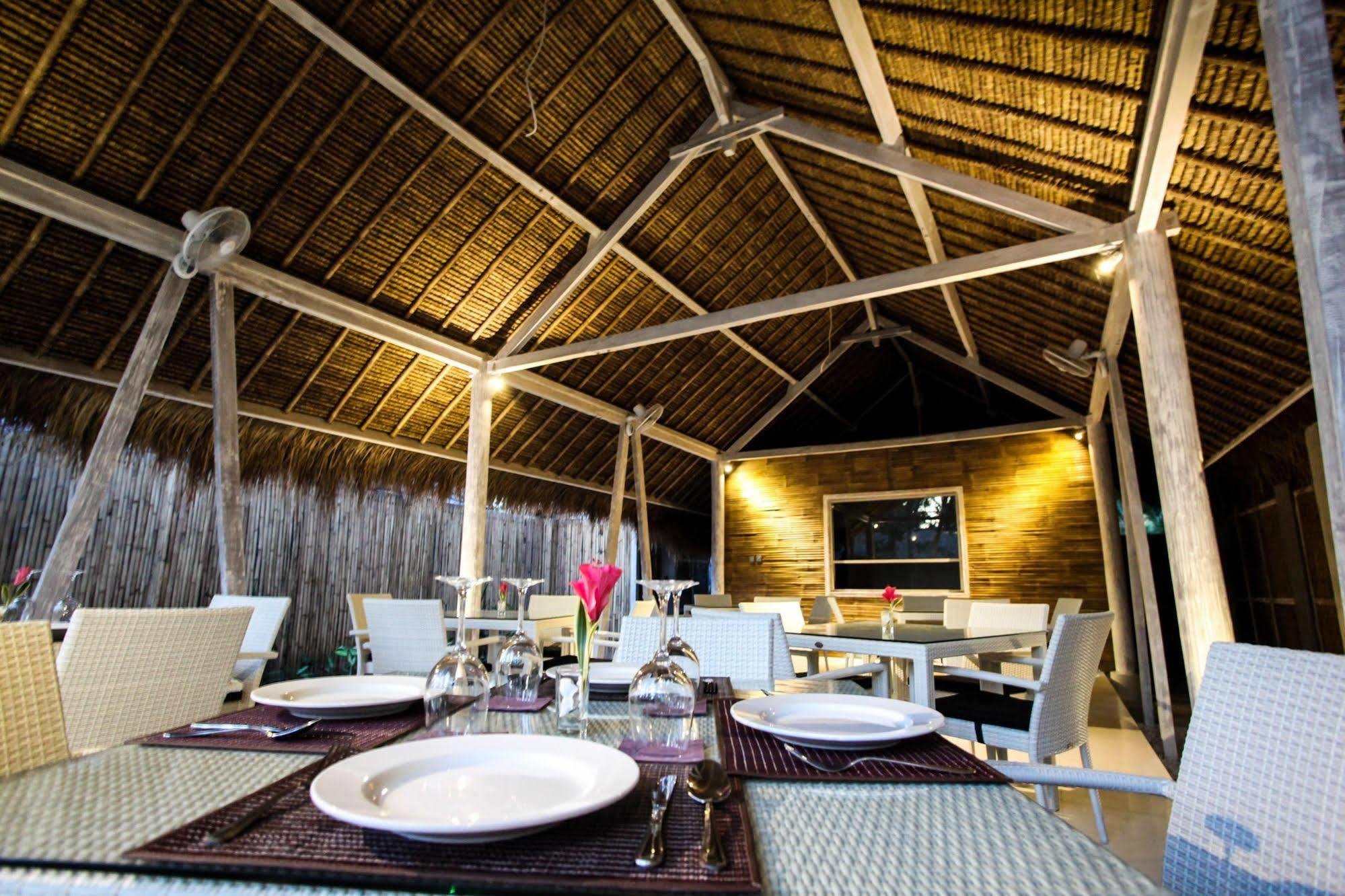 Sunset Palms Resort Gili Trawangan Exterior photo