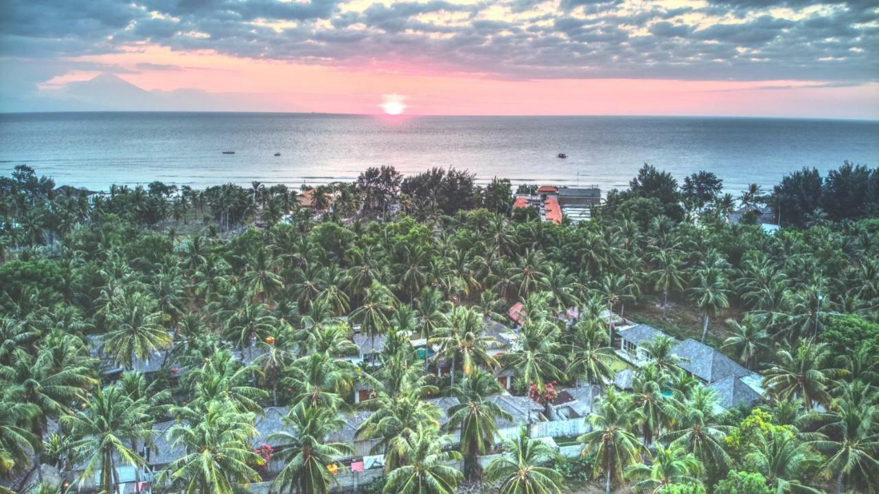 Sunset Palms Resort Gili Trawangan Exterior photo