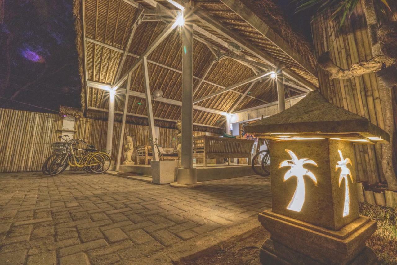Sunset Palms Resort Gili Trawangan Exterior photo